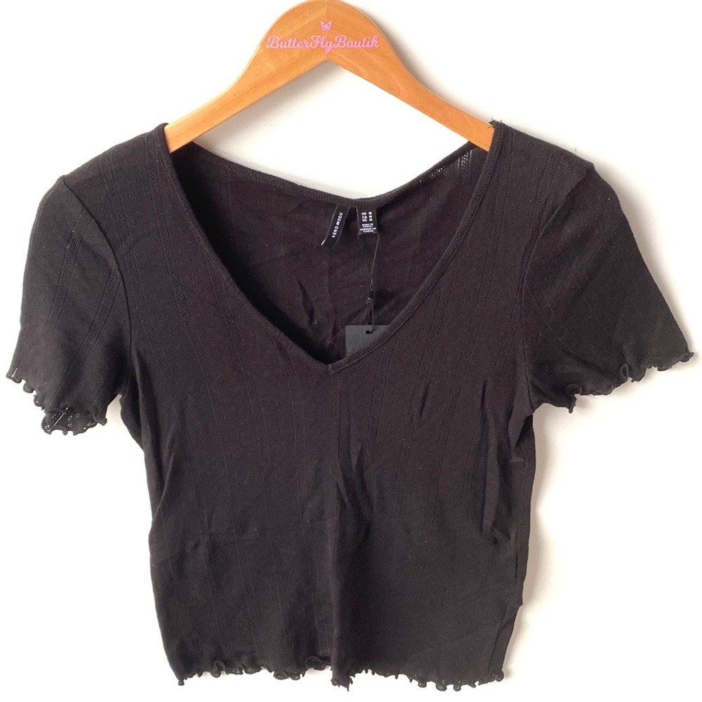 Vero Moda Black v neck lettuce edges crop Top,‎ Size M, NWT